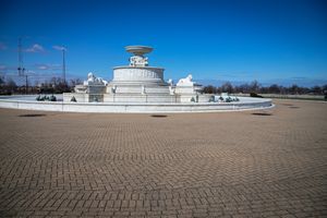Photo of the defunct James Scott Memorial Fountain in Belle Isle Park